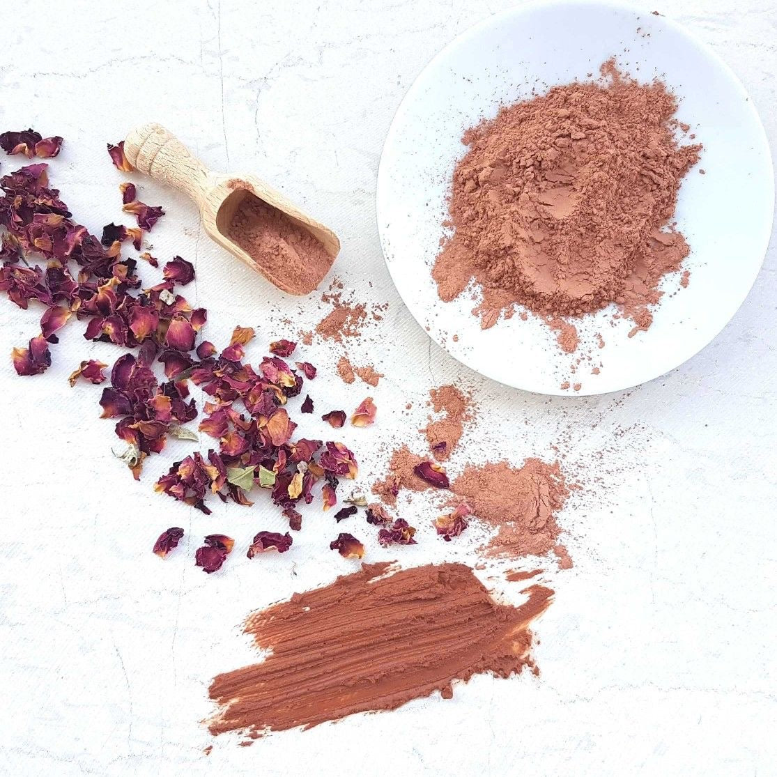 Червена глинена маска